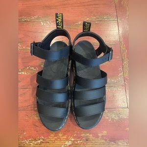 Dr. Marten black sandals 🖤